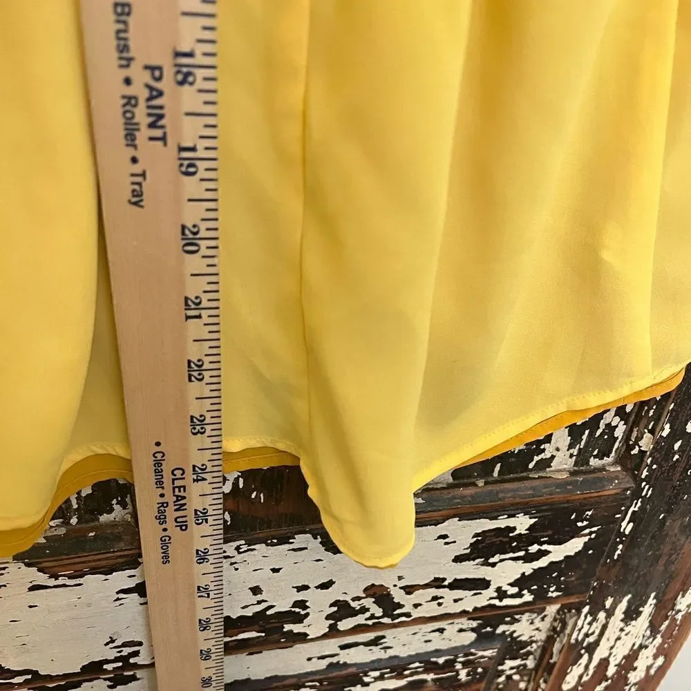 Women’s flowy lightweight yellow keyhole back cami blouse. Size small